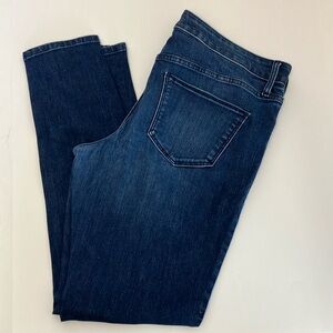 Size 12 Dark wash stretchy skinny jeans. Like new. Worn once. Universal Thread.